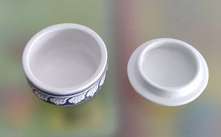 Caixa circular ou guarda jóias em cerâmica réplica