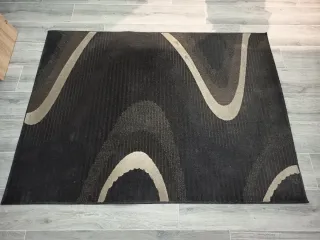 Alfombra moderna beige y negra