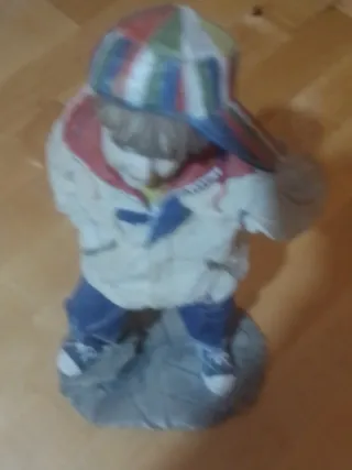 Figura niño cerámica