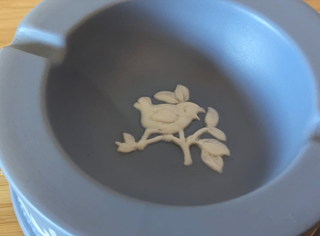 Cenicero vintage azul estilo Wedgwood – Porcelana