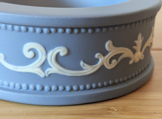 Cenicero vintage azul estilo Wedgwood – Porcelana