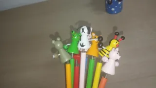 Lápices de madera con figuras de animales