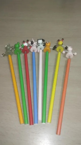 Lápices de madera con figuras de animales