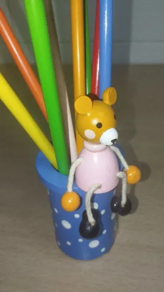 Lápices de madera con figuras de animales