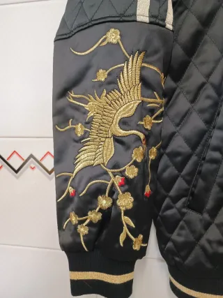 Bomber Pull&Bear raso negra bordada