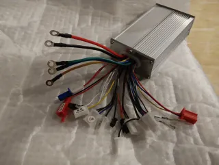 Controladora Brushless 48V/60V/64V 26-30A 1500W.