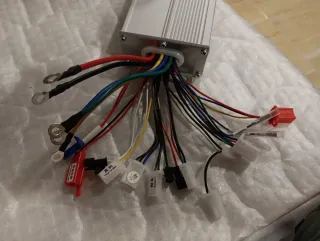 Controladora Brushless 48V/60V/64V 26-30A 1500W.