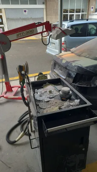 Carrocero y mecánico y Electromecánico