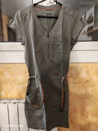 Vestido gris con cinturón