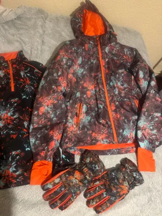 Ropa Esquí: Cazadora, Pantalón, Térmica y guantes
