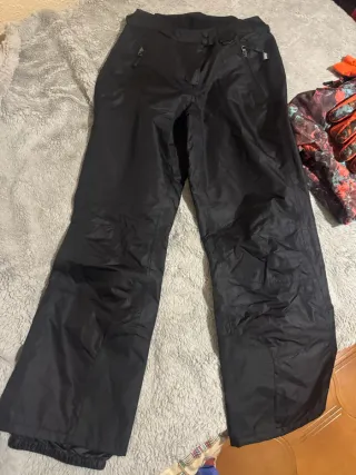 Ropa Esquí: Cazadora, Pantalón, Térmica y guantes