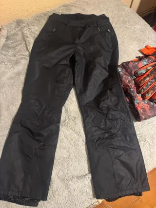 Ropa Esquí: Cazadora, Pantalón, Térmica y guantes