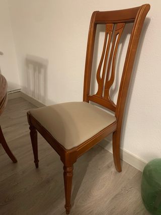 Mesa comedor ovalada madera + 4 sillas