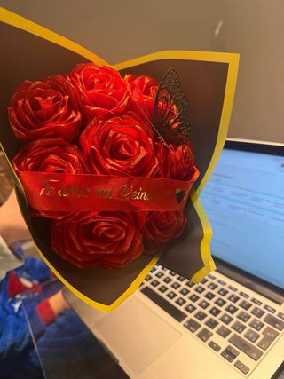 Ramo de rosas de tela rojas