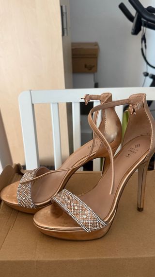 Sandalias doradas tacón fino talla 37