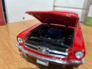Ford Mustang GT 1/24 Rojo