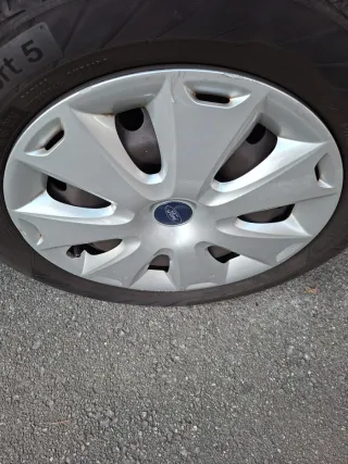 Llantas Ford Focus 2012 con tapacubos