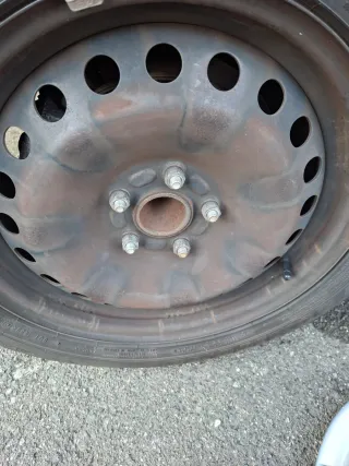 Llantas Ford Focus 2012 con tapacubos