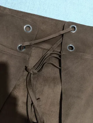 Falda marrón con cordones