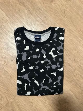 Jersey Nike estampado leopardo cuello redondo Tall