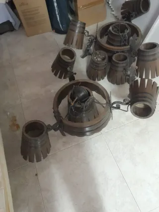 2 Lámparas rústicas de madera y metal