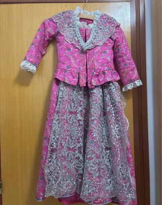 Traje de Fallera precio negociable  5- 8 años