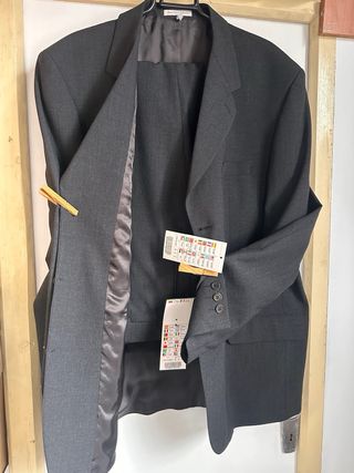 Traje de caballero gris