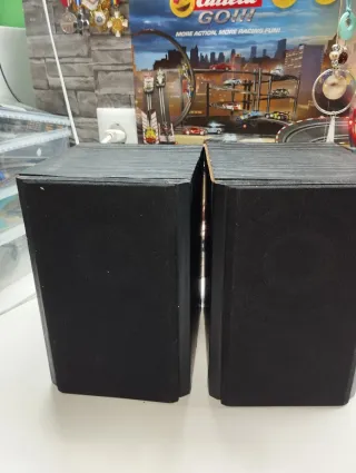 Altavoces Hi-Fi Negro y Plata
