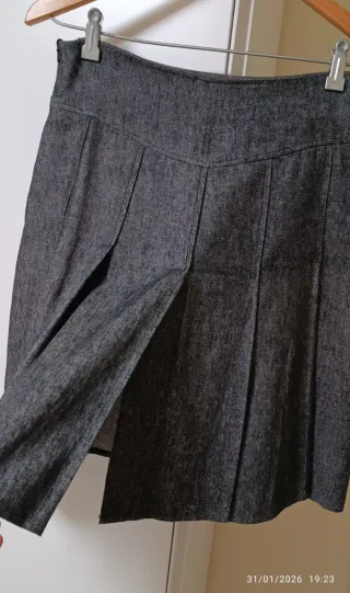 Conjunto Falda y Chaleco Negro Gris