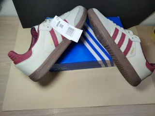 Adidas Zapatillas Beige y Rojo