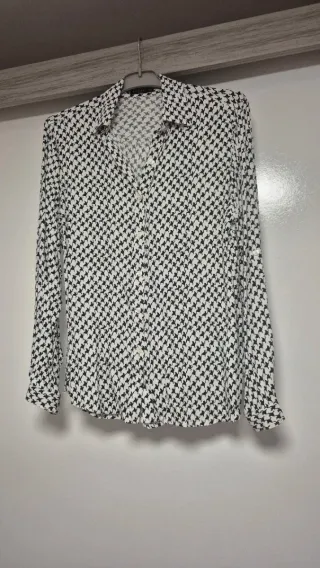 Camisa estampada blanco y negro