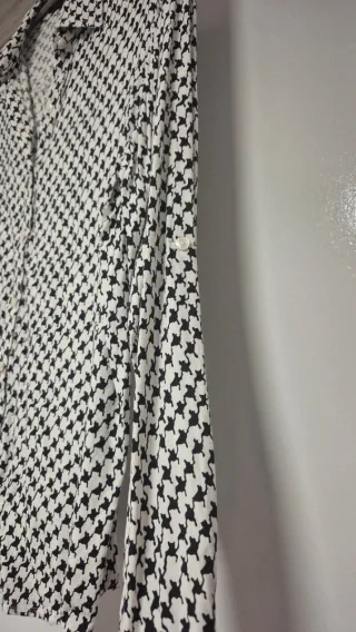 Camisa estampada blanco y negro