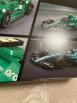 Lego 76925 Aston Martin Vantage safety car & AMR23