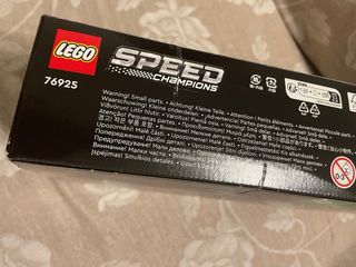 Lego 76925 Aston Martin Vantage safety car & AMR23