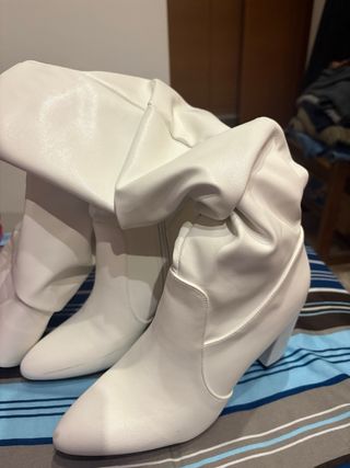 Botas altas blancas arrugadas talla 40