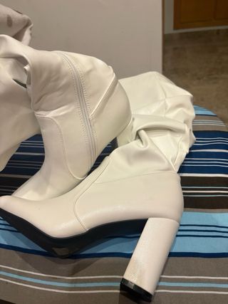 Botas altas blancas arrugadas talla 40