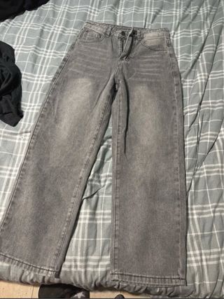 Pantalón vaquero gris pierna recta ancho