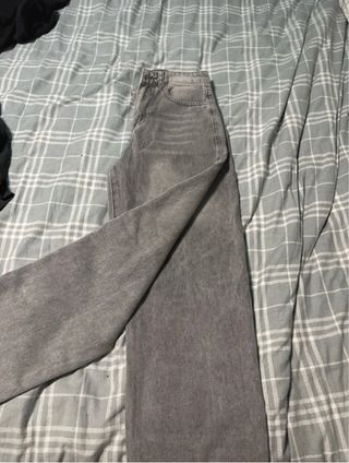 Pantalón vaquero gris pierna recta ancho