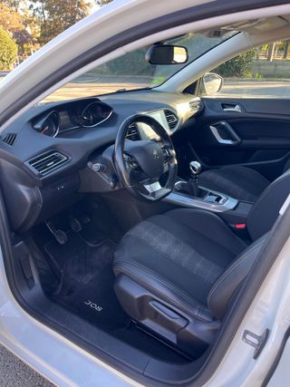 PEUGEOT 308 5p Tech Edition PureTech 130 SS 6 Vel.