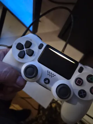 PS4 Slim Negra + Mando y Cables