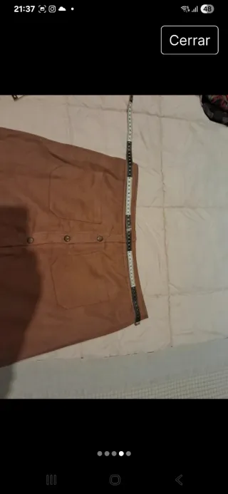 Falda beige broches tipo ante