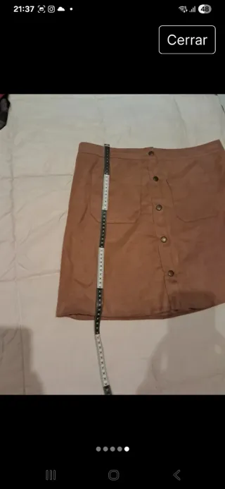 Falda beige broches tipo ante