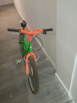 Bicicleta BMX Verde y Naranja