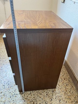 Mesita de noche de madera