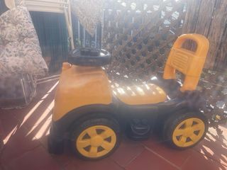 Correpasillos amarillo y negro