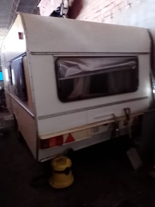 Caravana con cama doble y cama individual