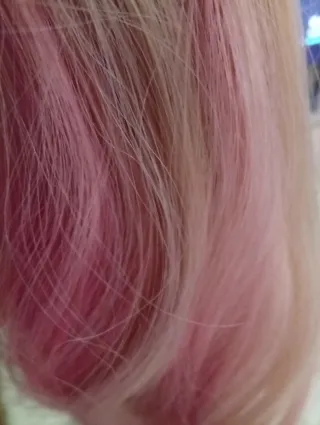 Peluca degradada rosa y blanca