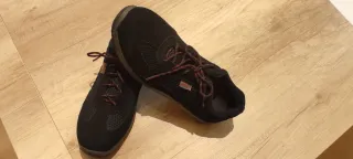 Zapatos de trabajo Delta Plus negros y rojos