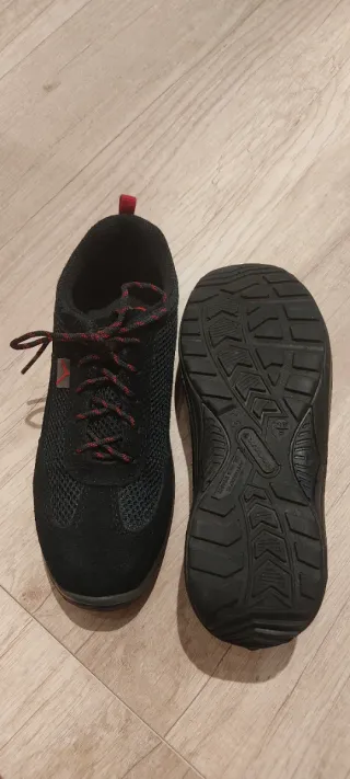 Zapatos de trabajo Delta Plus negros y rojos
