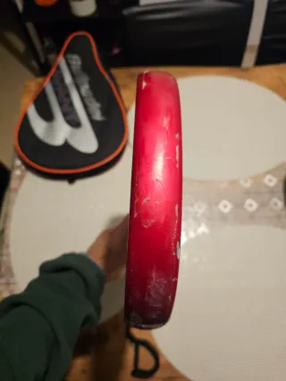 Pala de pádel Wilson roja